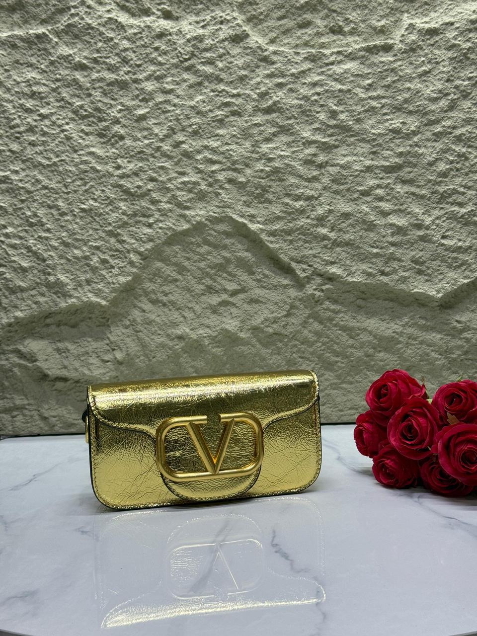 فالنتينو جارافاني – حقيبة VLogo الجلدية الذهبية